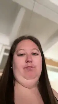 Chloee ep online show from April 30, 4:02 pm