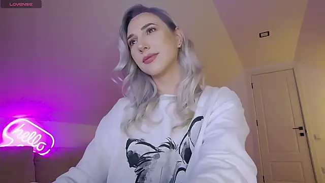 KhloeK online show from February 11, 9:58 am