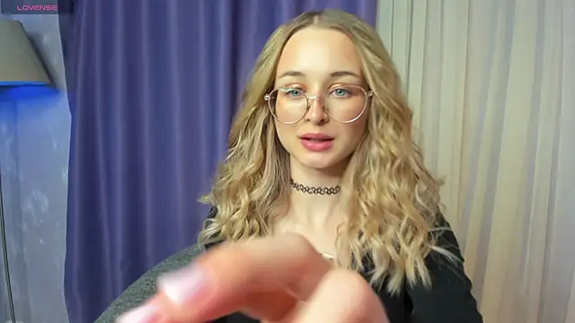 Tiffanyhunt online show from February 1, 3:07 pm