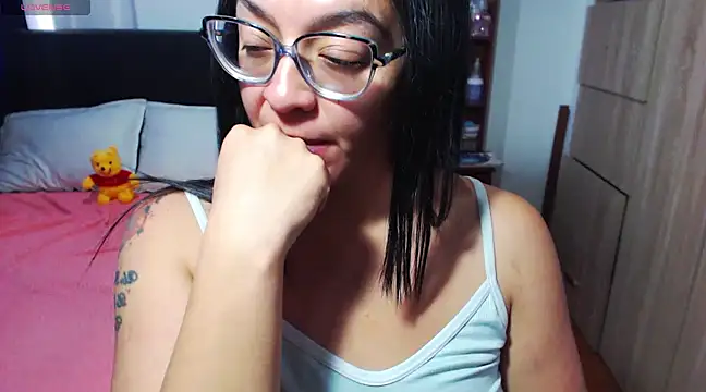 Snapshot of miia-big1boobs_ chatting on December 16, 9:52 pm miia-big1boobs online show from December 16, 9:52 pm