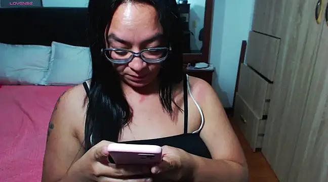 Snapshot of miia-big1boobs_ chatting on December 19, 1:28 am miia-big1boobs online show from December 19, 1:28 am