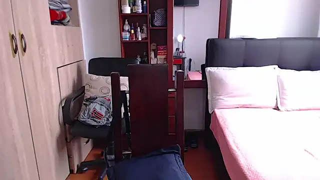 Snapshot of miia-big1boobs_ chatting on March 19, 5:06 pm miia-big1boobs online show from March 19, 5:06 pm