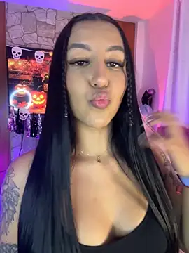 Snapshot of Tamara_Roberts1 chatting on October 8, 12:19 am Tamara Roberts1 online show from October 8, 12:19 am