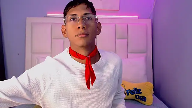 Snapshot of Nick_Collins18 chatting on February 2, 9:13 pm Nick Collins18 online show from February 2, 9:13 pm