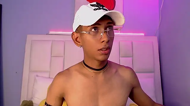 Snapshot of Nick_Collins18 chatting on February 6, 8:23 pm Nick Collins18 online show from February 6, 8:23 pm