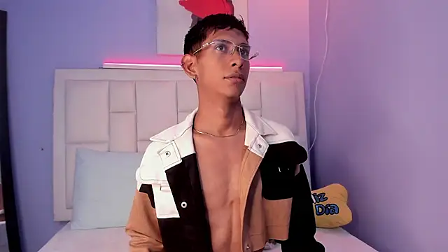 Snapshot of Nick_Collins18 chatting on February 14, 8:05 pm Nick Collins18 online show from February 14, 8:05 pm