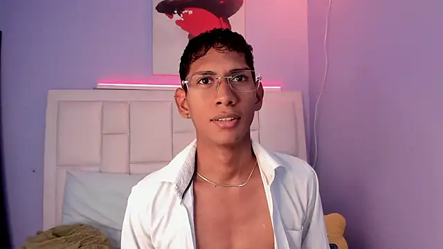 Snapshot of Nick_Collins18 chatting on February 16, 8:27 pm Nick Collins18 online show from February 16, 8:27 pm