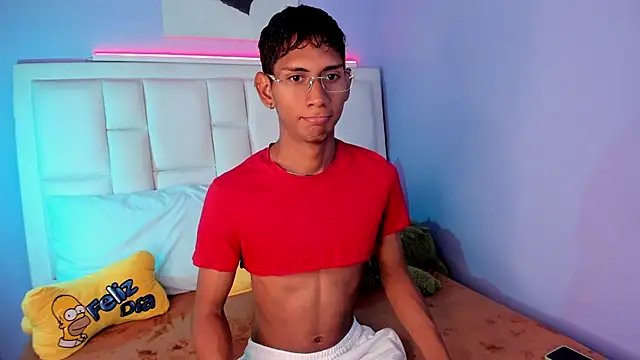 Snapshot of Nick_Collins18 chatting on February 19, 8:16 pm Nick Collins18 online show from February 19, 8:16 pm