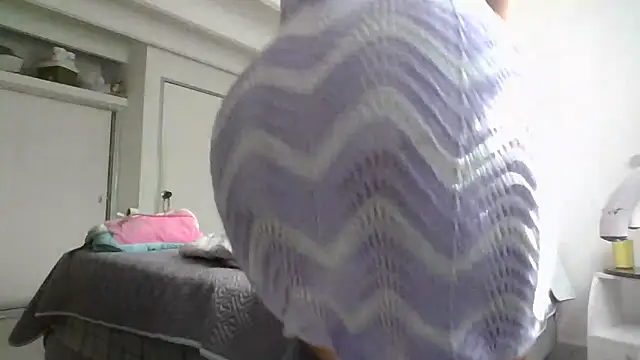 Snapshot of Sahana_Ashiika chatting on May 15, 2:13 pm Sahana Ashiika online show from May 15, 2:13 pm