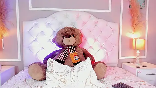 Snapshot of evelyn_evony chatting on December 12, 8:14 am evelyn evony online show from December 12, 8:14 am