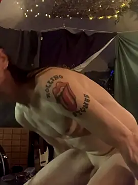 Snapshot of Sunking13cm chatting on October 30, 7:03 pm Sunking13cm online show from October 30, 7:03 pm