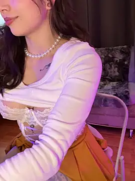 Snapshot of JessieCarter chatting on January 18, 5:00 am JessieCarter online show from January 18, 5:00 am