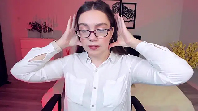 Snapshot of DaniellaLovely chatting on December 4, 11:19 am DaniellaLovely online show from December 4, 11:19 am
