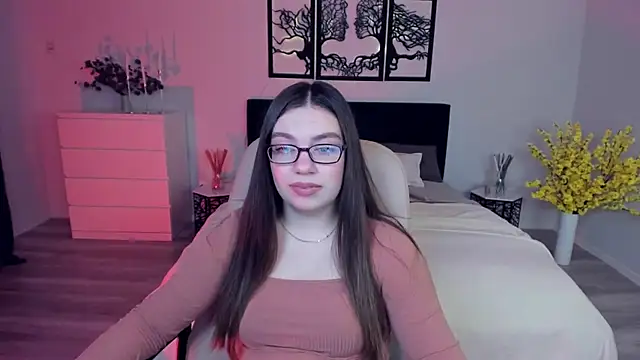 Snapshot of DaniellaLovely chatting on December 6, 11:22 am DaniellaLovely online show from December 6, 11:22 am
