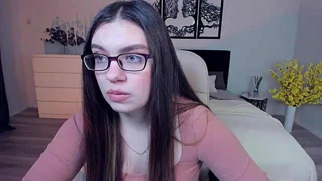 Snapshot of DaniellaLovely chatting on December 6, 2:28 pm DaniellaLovely online show from December 6, 2:28 pm