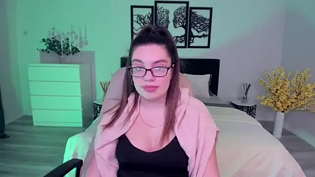 Snapshot of DaniellaLovely chatting on December 7, 2:35 pm DaniellaLovely online show from December 7, 2:35 pm