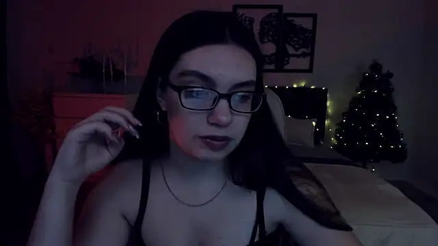 Snapshot of DaniellaLovely chatting on December 10, 11:22 am DaniellaLovely online show from December 10, 11:22 am