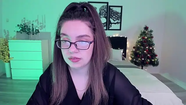 Snapshot of DaniellaLovely chatting on December 11, 11:08 am DaniellaLovely online show from December 11, 11:08 am