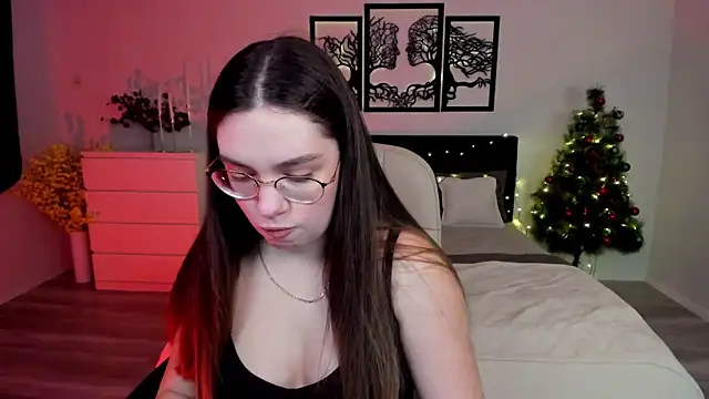 Snapshot of DaniellaLovely chatting on December 16, 11:12 am DaniellaLovely online show from December 16, 11:12 am