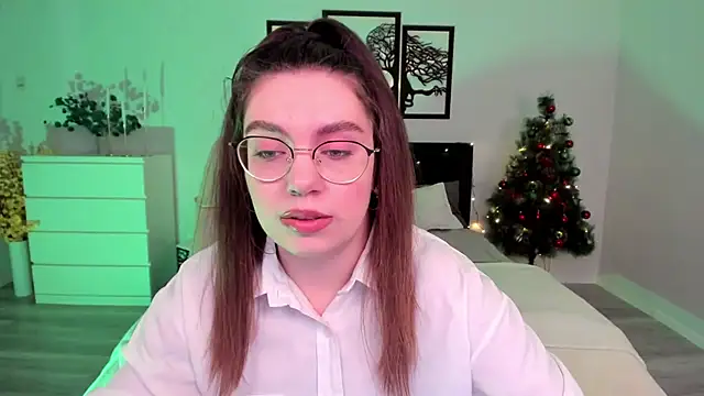 Snapshot of DaniellaLovely chatting on December 18, 11:13 am DaniellaLovely online show from December 18, 11:13 am