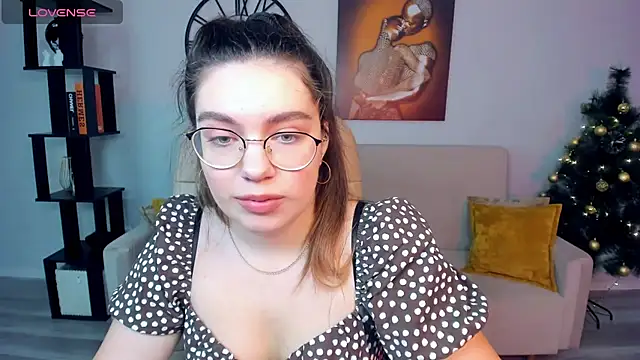 Snapshot of DaniellaLovely chatting on December 21, 5:25 am DaniellaLovely online show from December 21, 5:25 am