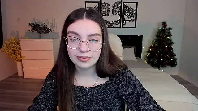 Snapshot of DaniellaLovely chatting on December 22, 11:22 am DaniellaLovely online show from December 22, 11:22 am