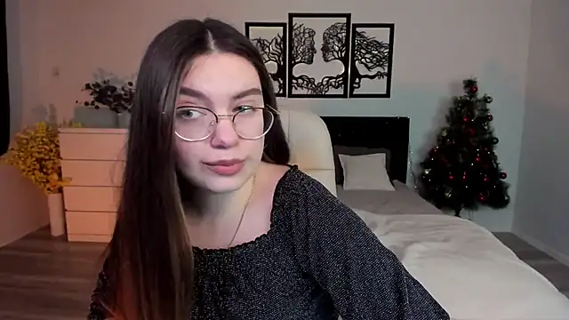Snapshot of DaniellaLovely chatting on December 22, 2:27 pm DaniellaLovely online show from December 22, 2:27 pm
