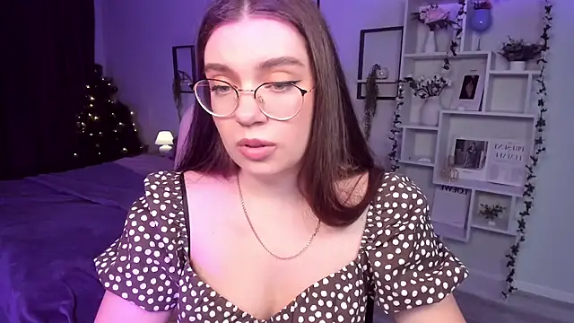 Snapshot of DaniellaLovely chatting on January 5, 8:32 am DaniellaLovely online show from January 5, 8:32 am