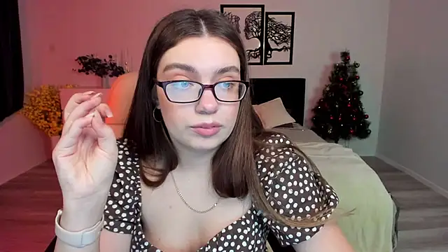 Snapshot of DaniellaLovely chatting on January 9, 2:18 pm DaniellaLovely online show from January 9, 2:18 pm