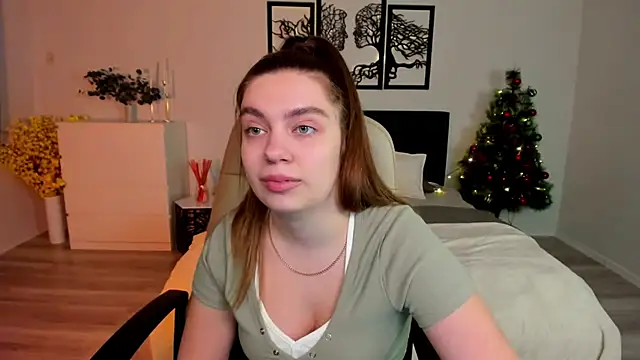 Snapshot of DaniellaLovely chatting on January 23, 2:17 pm DaniellaLovely online show from January 23, 2:17 pm