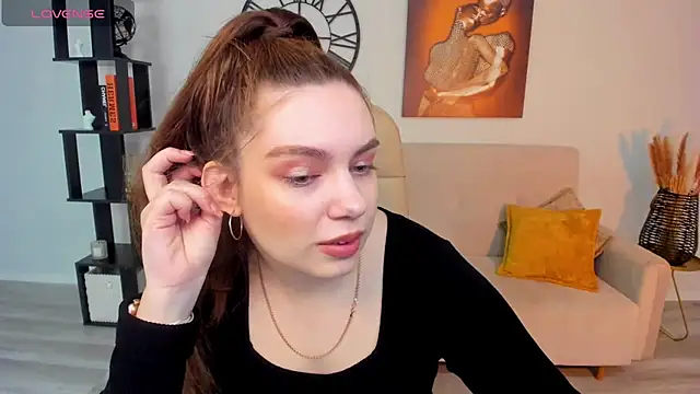 Snapshot of DaniellaLovely chatting on March 5, 11:06 am DaniellaLovely online show from March 5, 11:06 am