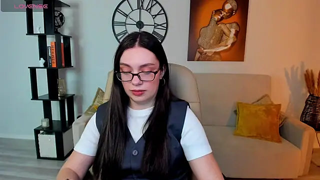 Snapshot of DaniellaLovely chatting on March 11, 11:23 am DaniellaLovely online show from March 11, 11:23 am