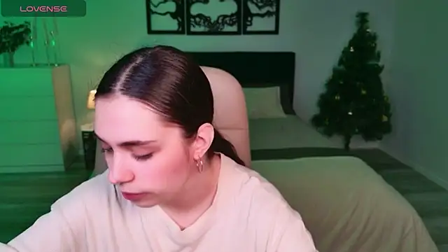 DaniellaLovely online show from December 19, 10:55 am