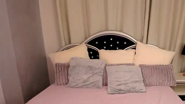 Snapshot of JessieePink chatting on January 14, 5:23 pm JessieePink online show from January 14, 5:23 pm