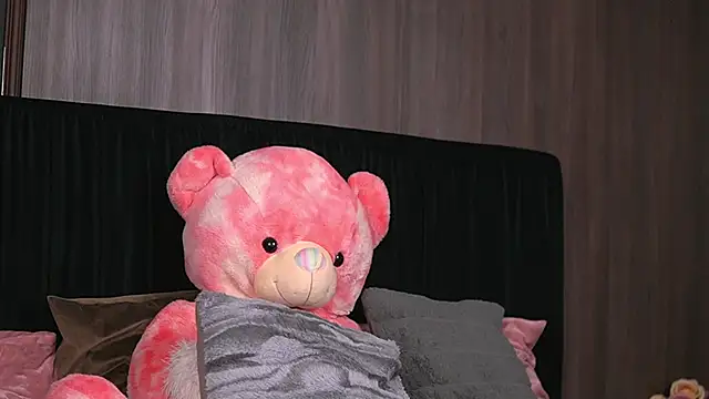 Snapshot of CataleyaKirk chatting on December 17, 4:43 pm CataleyaKirk online show from December 17, 4:43 pm