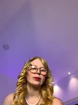 Snapshot of Alexa_Handler chatting on May 6, 7:08 pm Alexa Handler online show from May 6, 7:08 pm