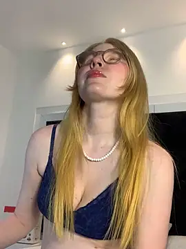 Snapshot of Alexa_Handler chatting on May 11, 7:11 pm Alexa Handler online show from May 11, 7:11 pm