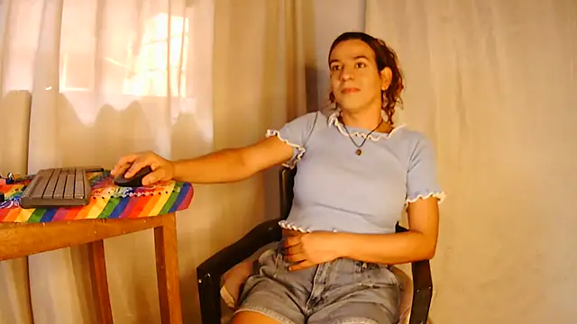 Oh Tique online show from February 16, 5:15 pm