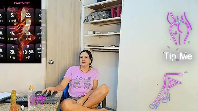 Oh Tique online show from July 15, 3:23 am