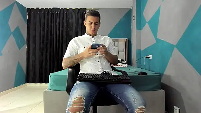 Snapshot of simookeler chatting on January 24, 5:11 pm simookeler online show from January 24, 5:11 pm