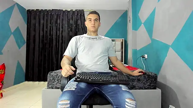 Snapshot of simookeler chatting on March 15, 2:46 am simookeler online show from March 15, 2:46 am