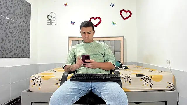 Snapshot of simookeler chatting on October 23, 1:16 am simookeler online show from October 23, 1:16 am