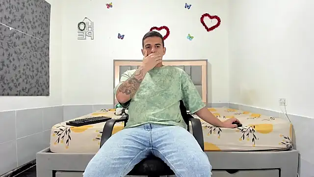 Snapshot of simookeler chatting on October 24, 12:52 am simookeler online show from October 24, 12:52 am