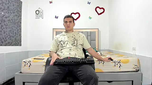 Snapshot of simookeler chatting on October 26, 10:58 pm simookeler online show from October 26, 10:58 pm