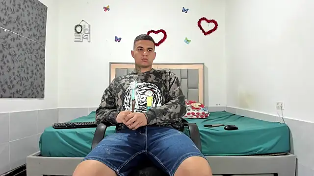 Snapshot of simookeler chatting on November 19, 12:10 am simookeler online show from November 19, 12:10 am