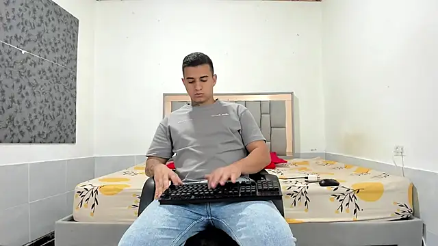 Snapshot of simookeler chatting on November 26, 1:50 am simookeler online show from November 26, 1:50 am