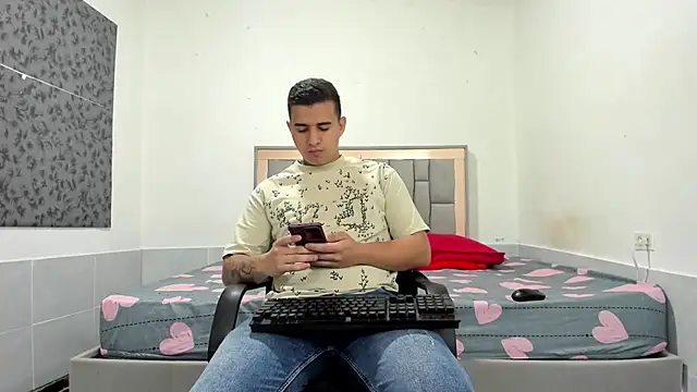 Snapshot of simookeler chatting on November 30, 3:54 am simookeler online show from November 30, 3:54 am