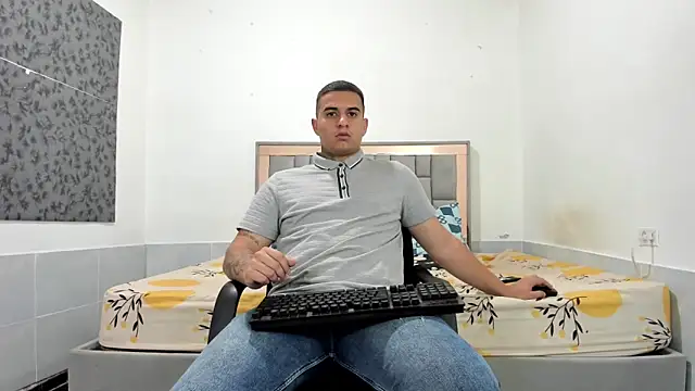 simookeler online show from February 3, 1:26 am