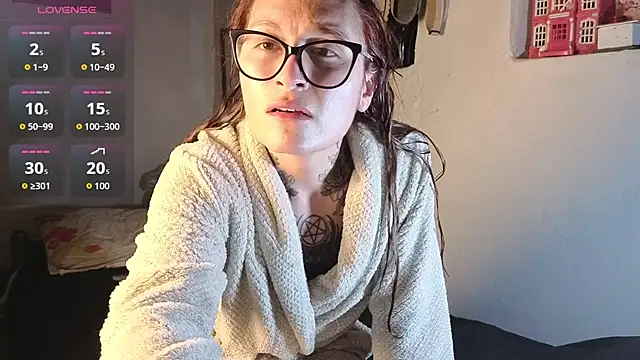 kittenlizz online show from August 4, 9:28 pm