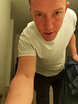 Snapshot of Bigtater1999 chatting on November 12, 12:11 am Bigtater1999 online show from November 12, 12:11 am